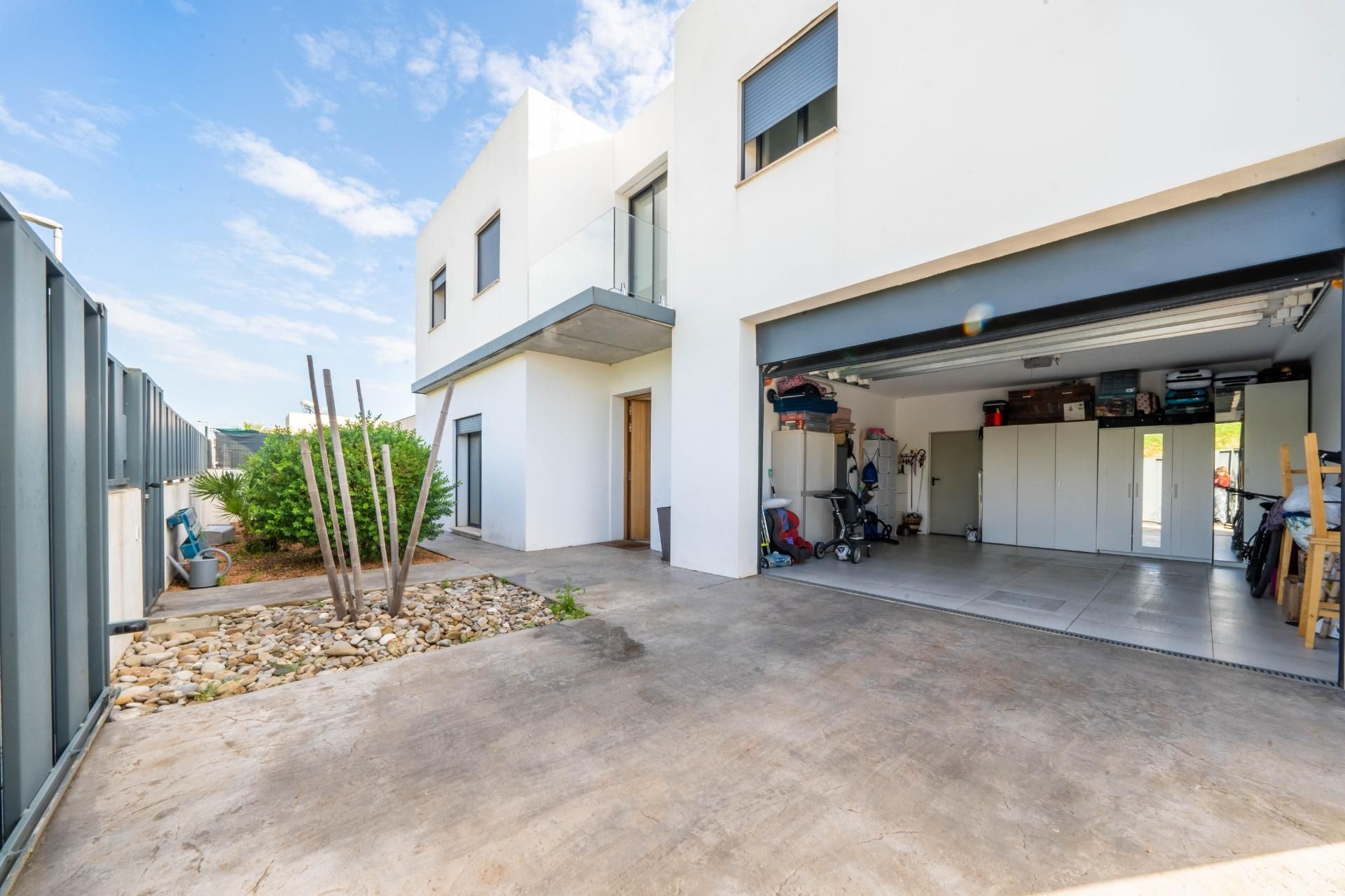 Vista exterior de Casa o xalet en venda en Marratxí amb Jardí privat, Terrassa i Piscina