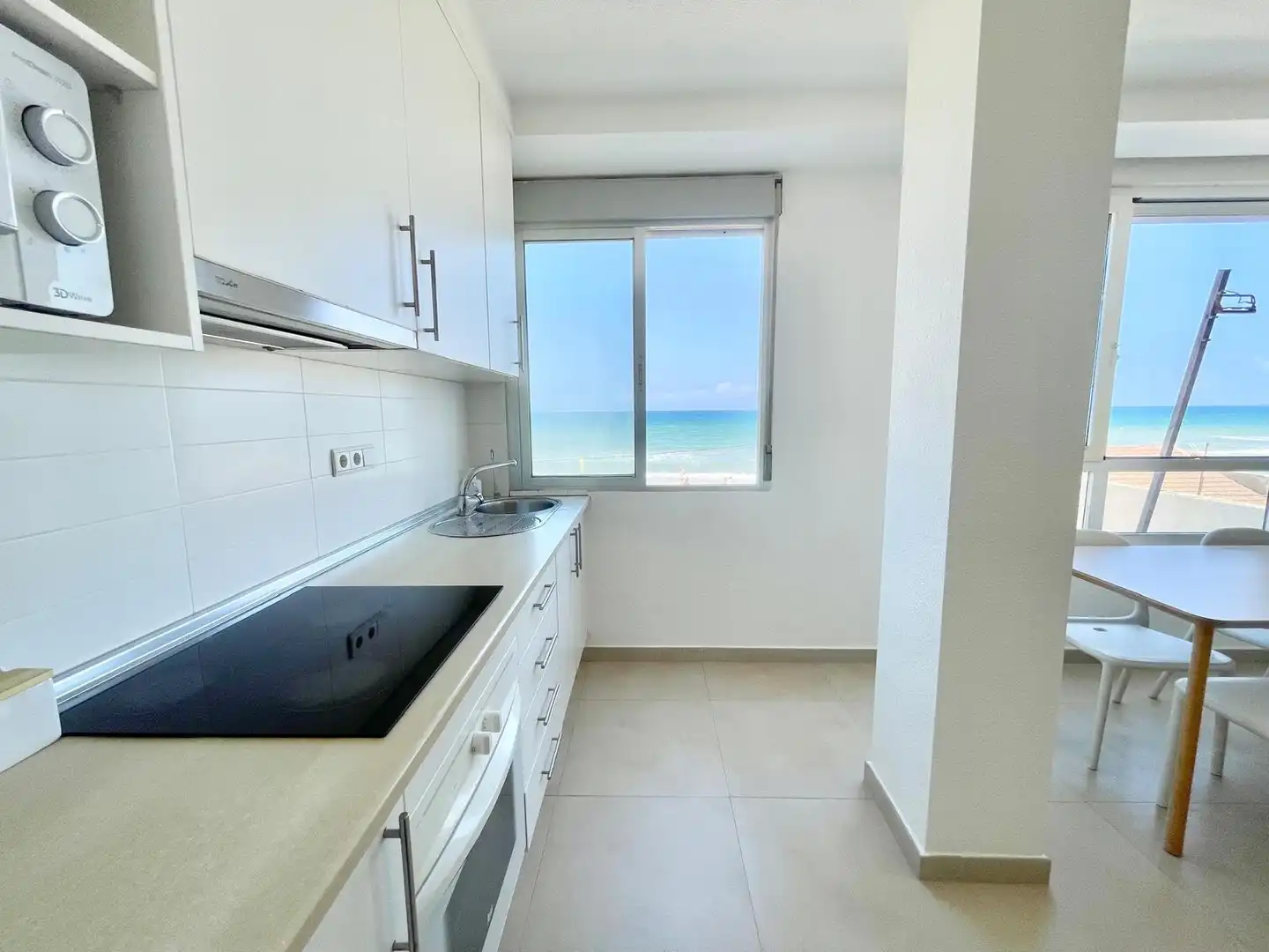 Cocina de Apartamento de alquiler en Guardamar del Segura con Amueblado, Lavadora y Microondas