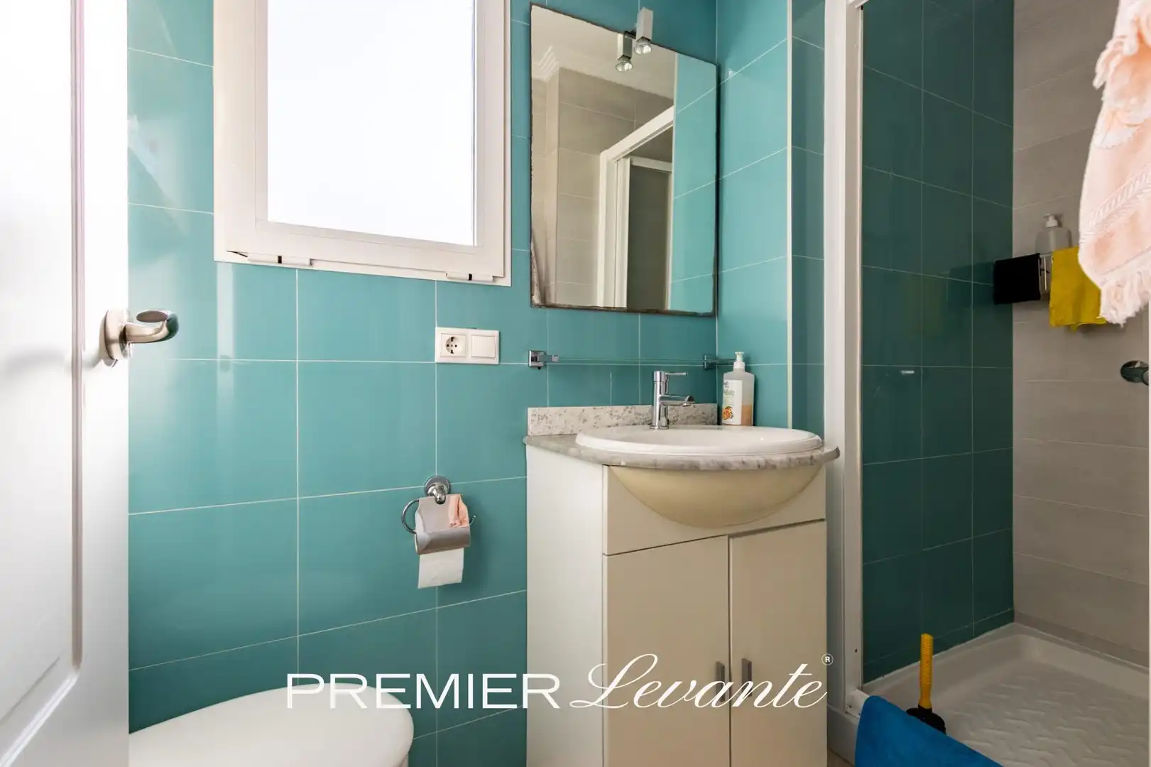 Badezimmer von Wohnung zum Verkauf in Alicante / Alacant mit Klimaanlage und Möbliert