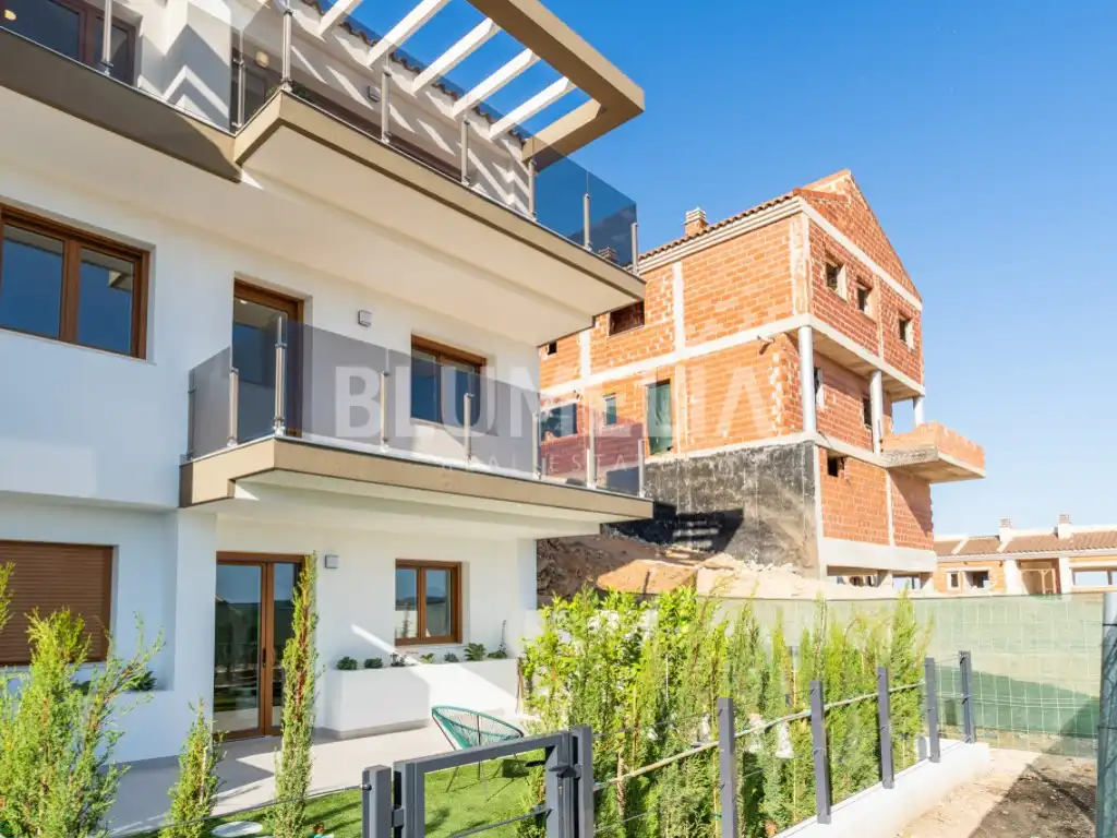 Vista exterior de Casa o xalet en venda en La Nucia amb Aire condicionat, Calefacció i Jardí privat