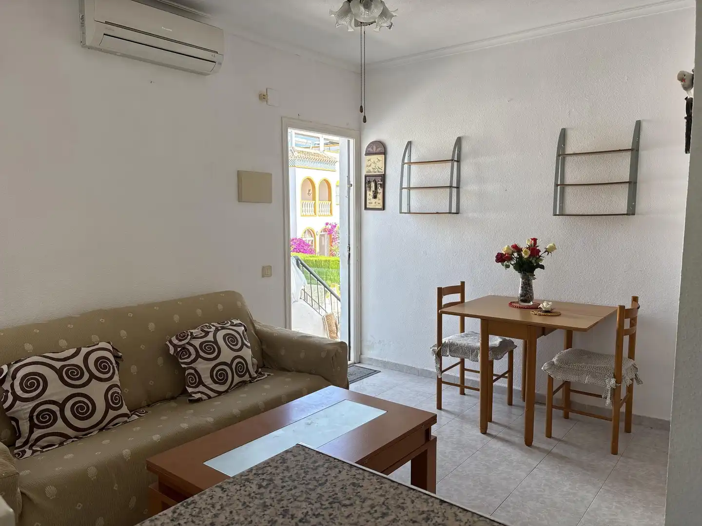 Wohnzimmer von Wohnungen zum Verkauf in Torrevieja mit Klimaanlage, Terrasse und Gemeinschaftspool