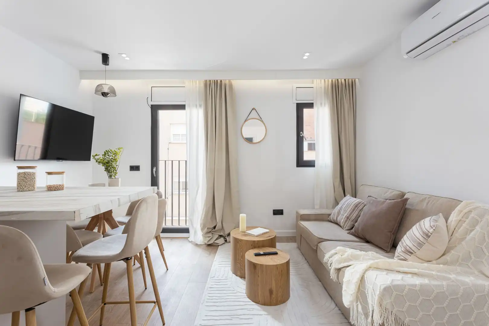Wohnzimmer von Einfamilien-Reihenhaus zum Verkauf in Badalona mit Klimaanlage, Heizung und Terrasse