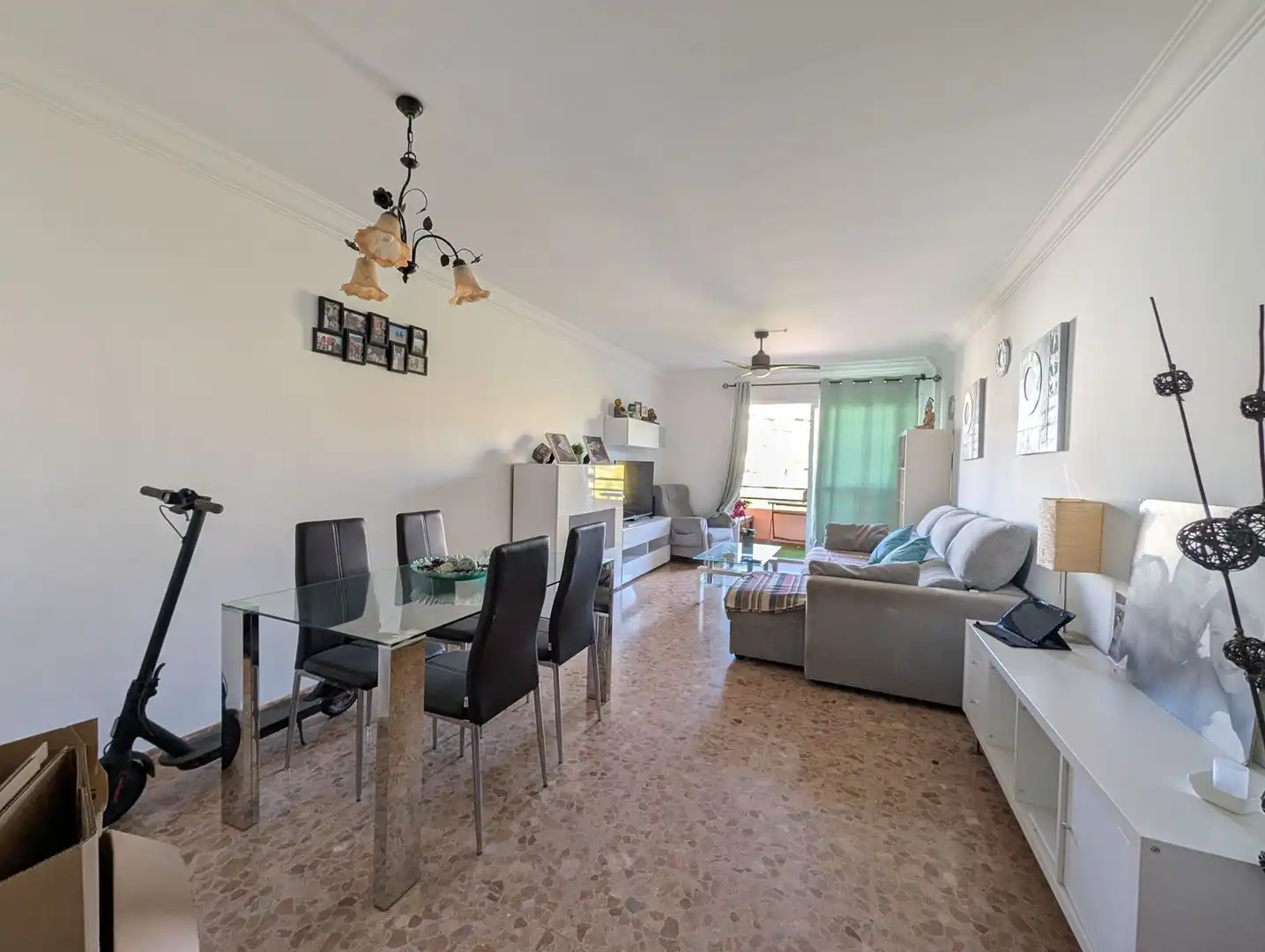 Sala de estar de Apartamento de alquiler en Estepona con Terraza y Trastero