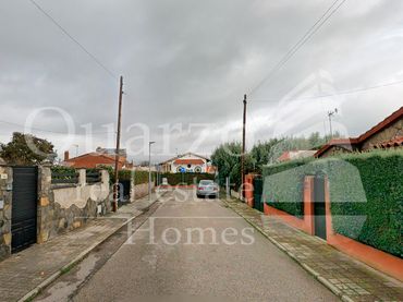 Casa amb piscina en venda a Serracines