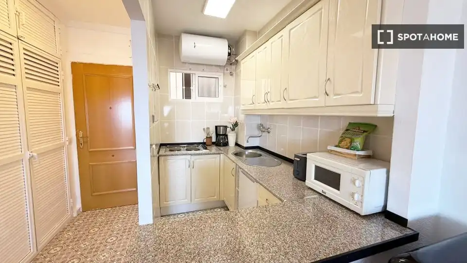 Cuina de Apartament per a compartir en Torremolinos amb Aire condicionat, Calefacció i Terrassa