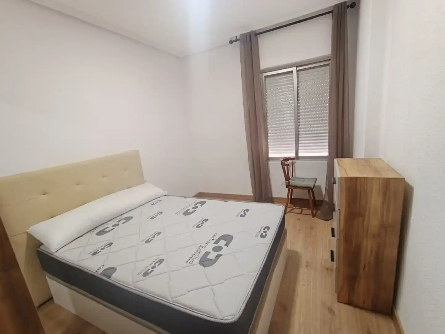 Bedroom of Flat for share in Zona Alta
