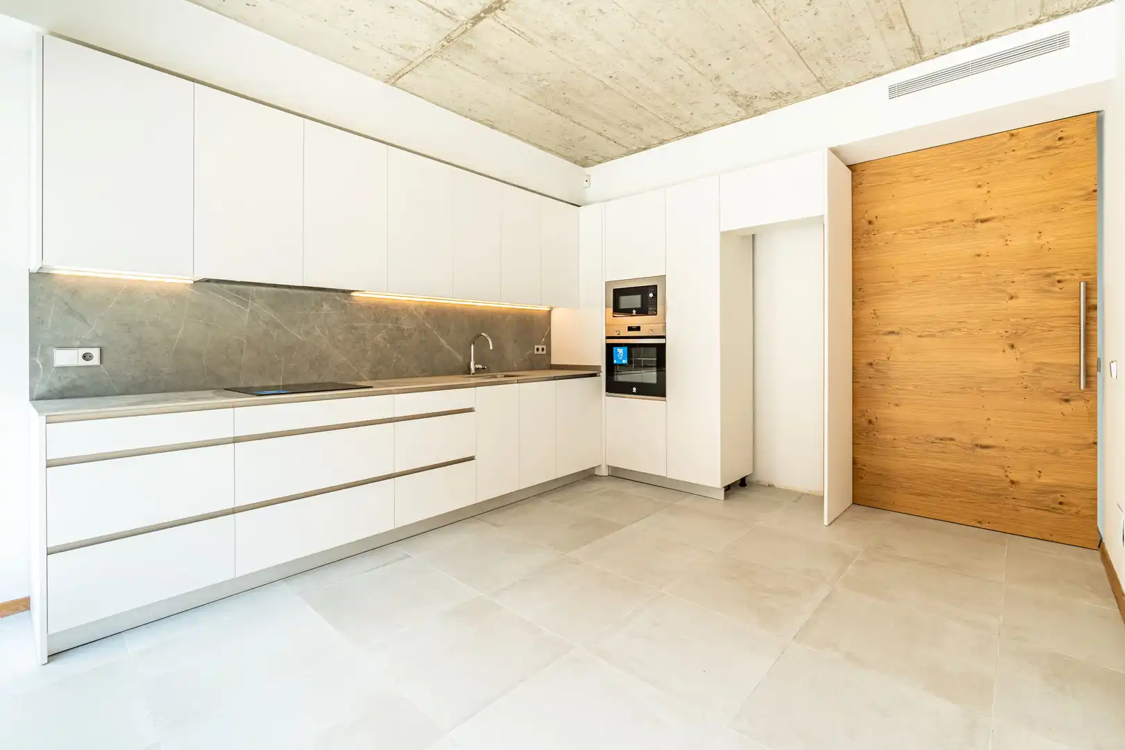 Küche von Haus oder Chalet zum Verkauf in Figueres mit Klimaanlage, Heizung und Privatgarten