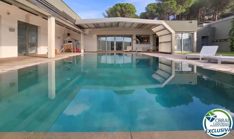 Piscina de Casa o xalet en venda en La Jonquera amb Aire condicionat, Calefacció i Jardí privat