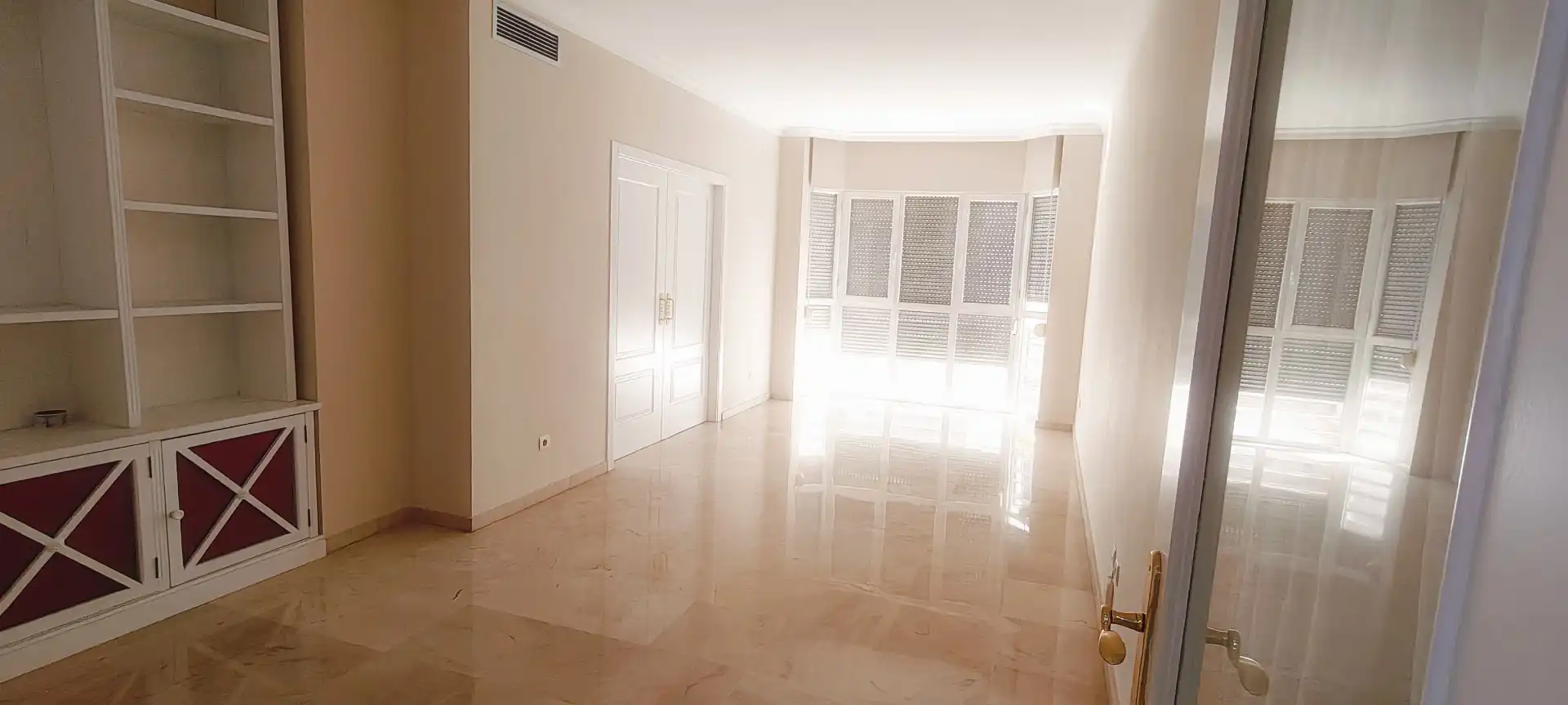 Flat for rent in Sevilla  with Air Conditioner, Storage room and Oven