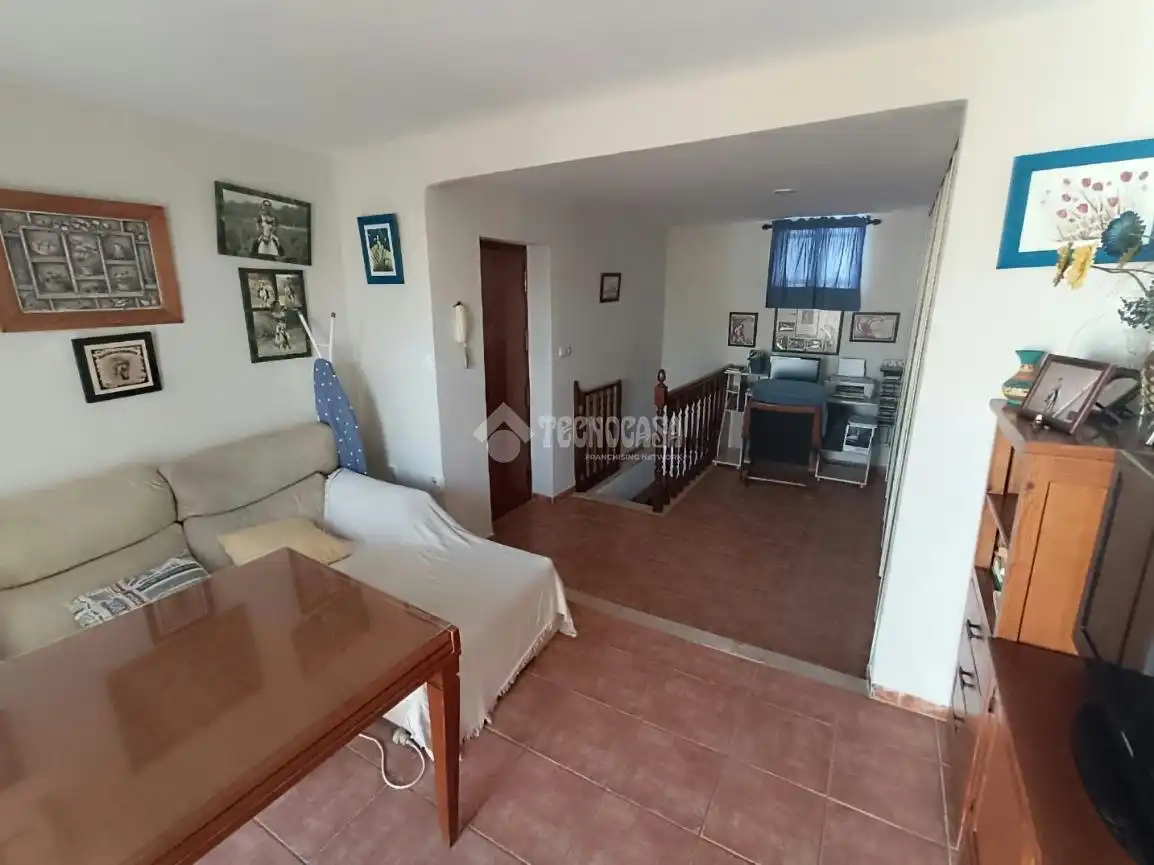 Sala d'estar de Dúplex en venda en Sevilla amb Aire condicionat, Terrassa i Moblat