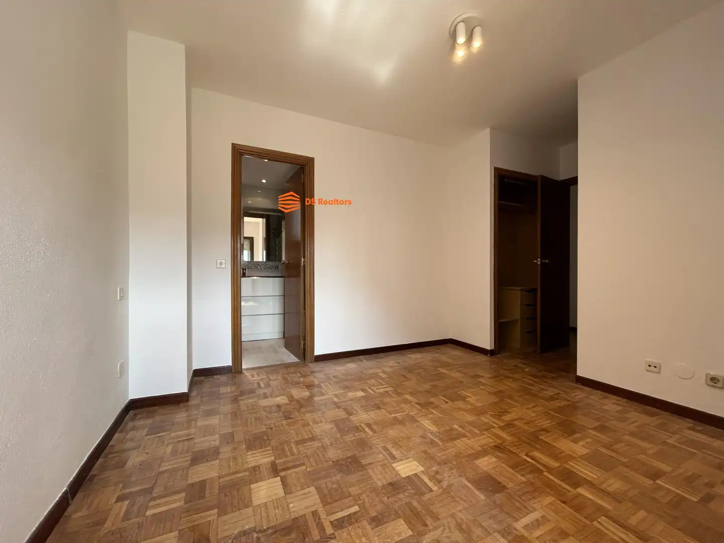 Flat for rent in Madrid  with Heating, Terrace and Storage room