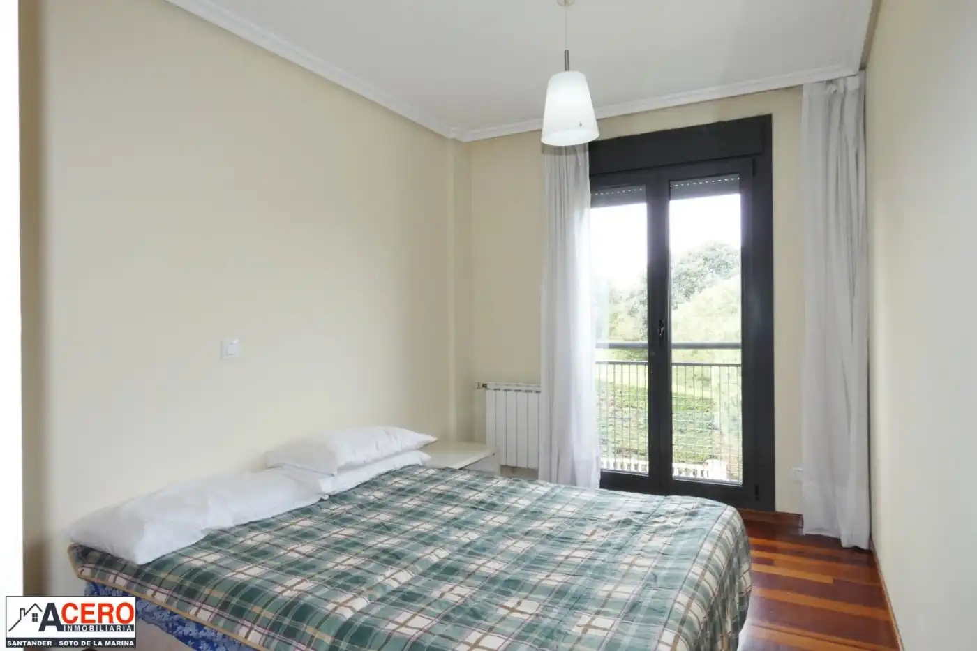 Bedroom of Flat for rent in Santa Cruz de Bezana  with Heating, Parquet flooring and Furnished