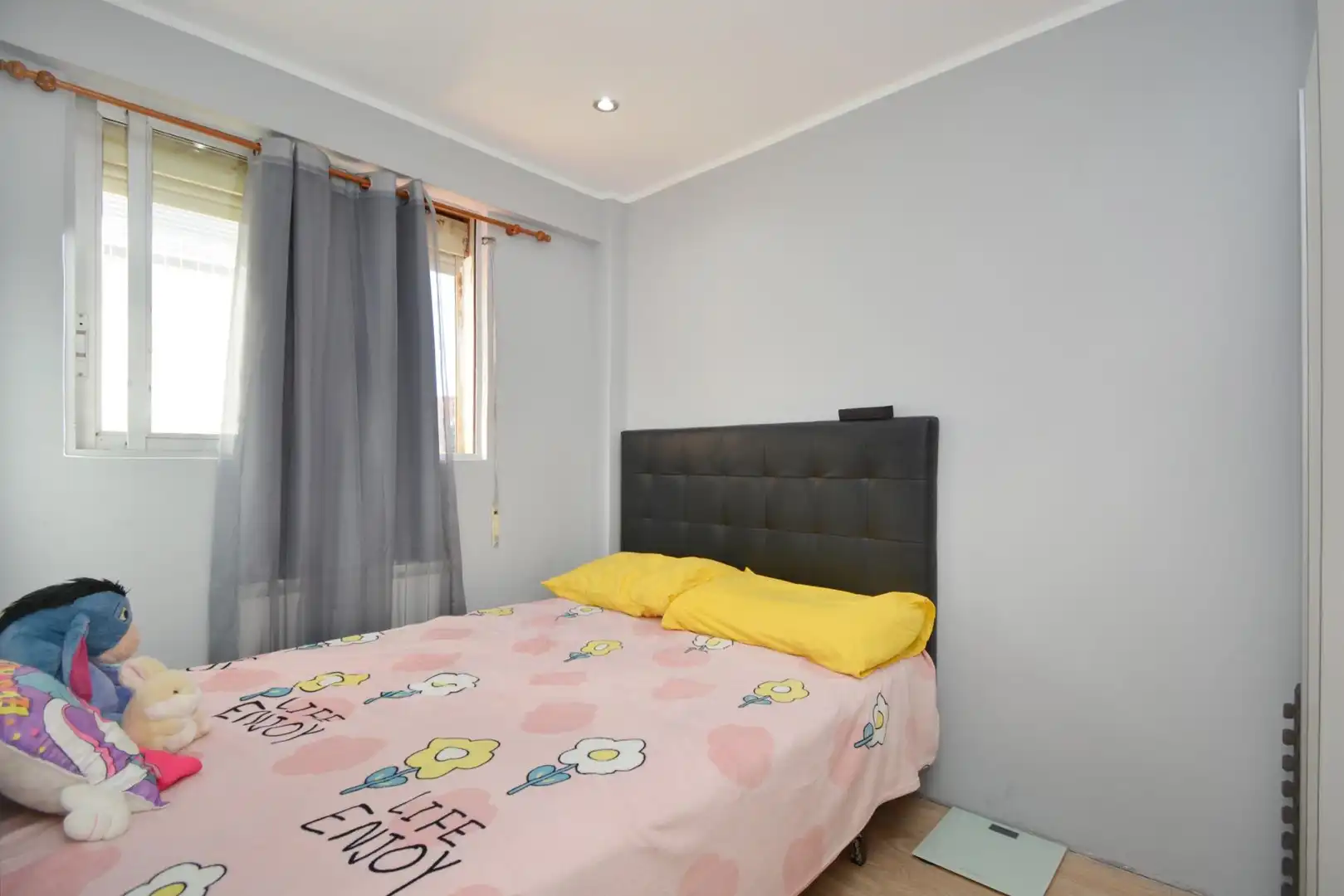 Schlafzimmer von Wohnung zum Verkauf in Zaragoza mit Klimaanlage und Heizung