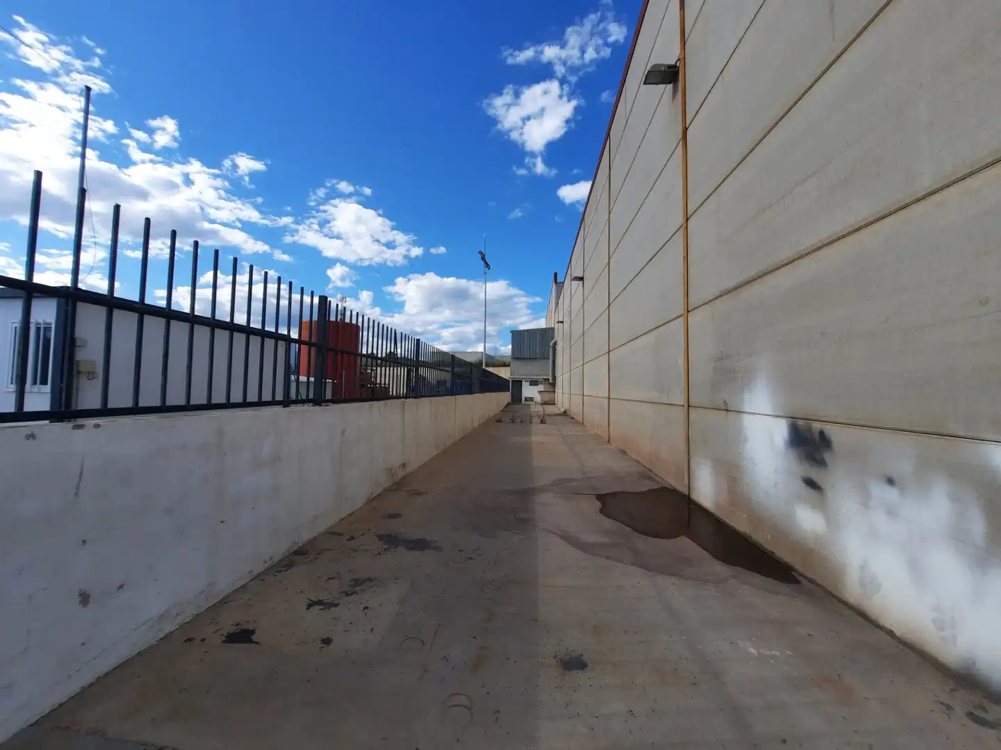 Vista exterior de Nau industrial en venda en Onda
