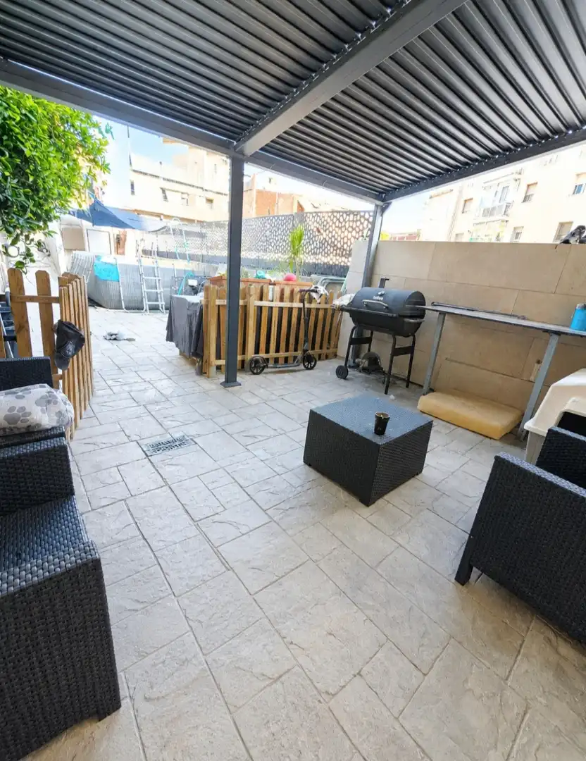 Terrassa de Casa o xalet en venda en Santa Coloma de Gramenet amb Aire condicionat, Calefacció i Jardí privat