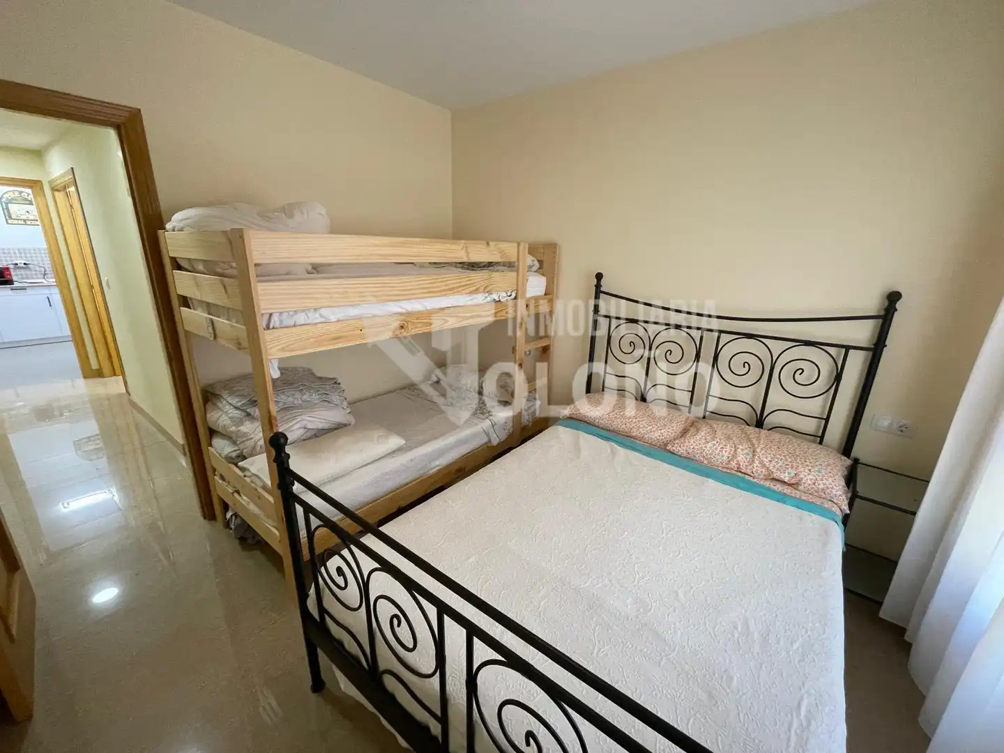 Schlafzimmer von Wohnungen zum Verkauf in Cihuri mit Heizung, Abstellraum und Möbliert