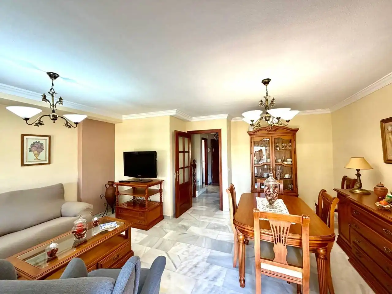 Sala d'estar de Casa adosada de lloguer en Vélez-Málaga amb Terrassa, Moblat i Piscina comunitària