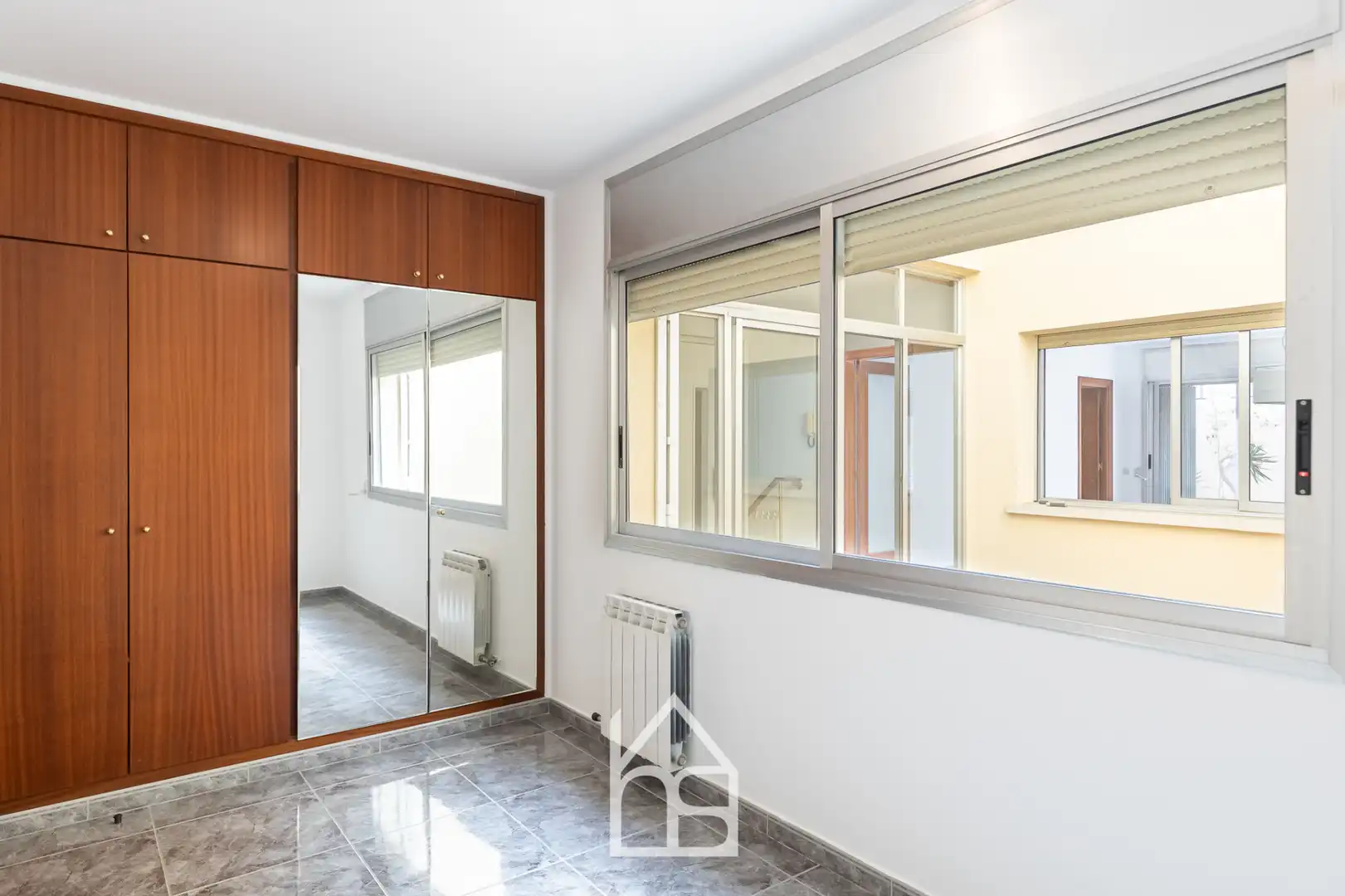 Dormitori de Casa adosada en venda en Cornellà de Llobregat amb Aire condicionat, Calefacció i Terrassa