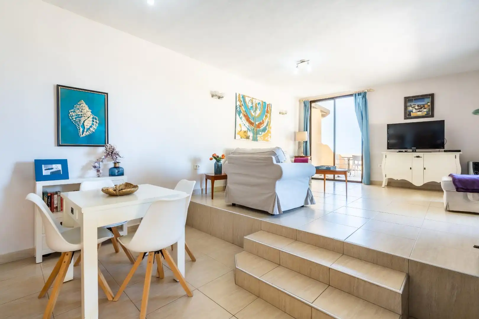 Sala d'estar de Casa o xalet en venda en Guía de Isora amb Aire condicionat, Jardí privat i Terrassa