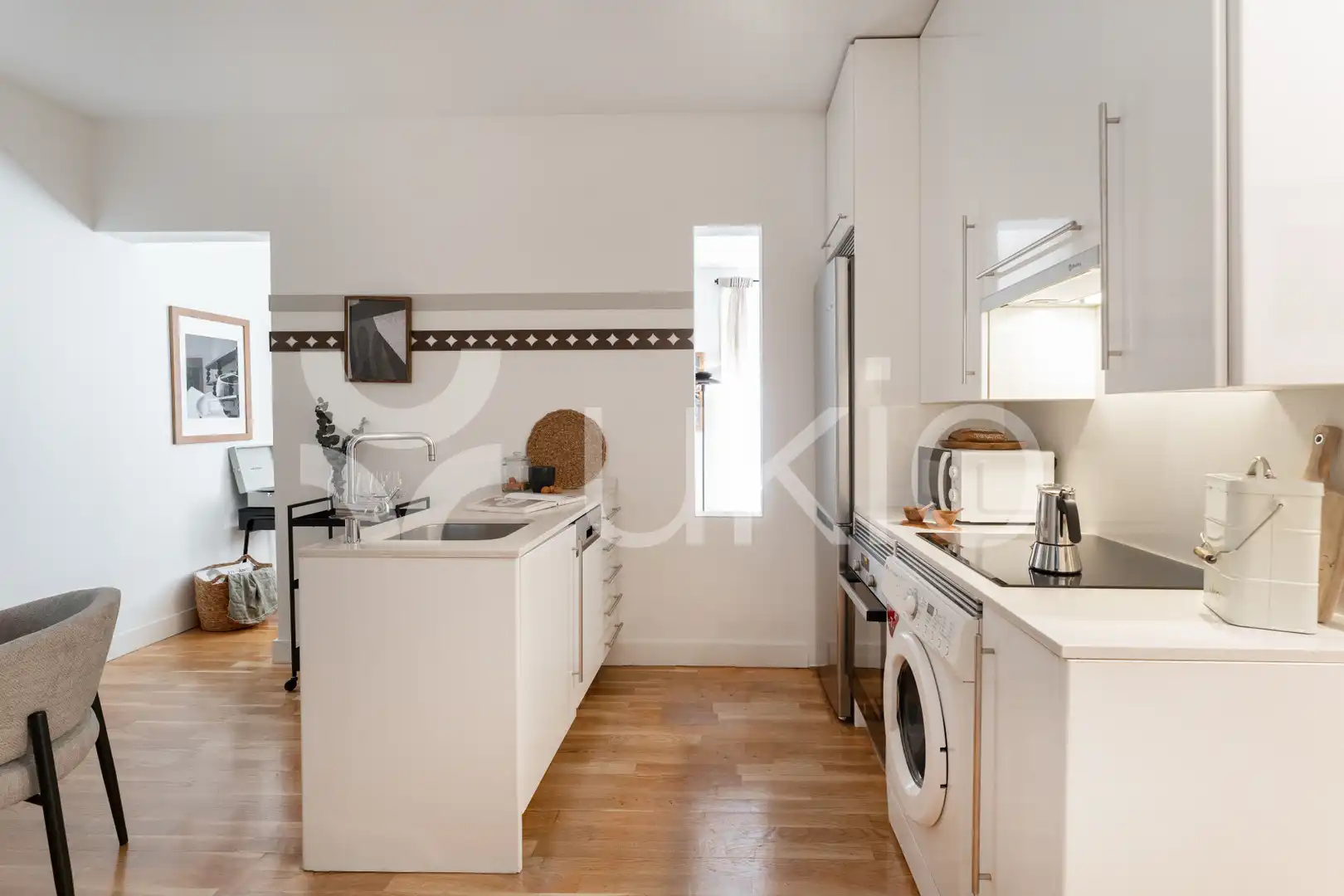 Cuina de Apartament de lloguer en Madrid amb Aire condicionat, Calefacció i Moblat