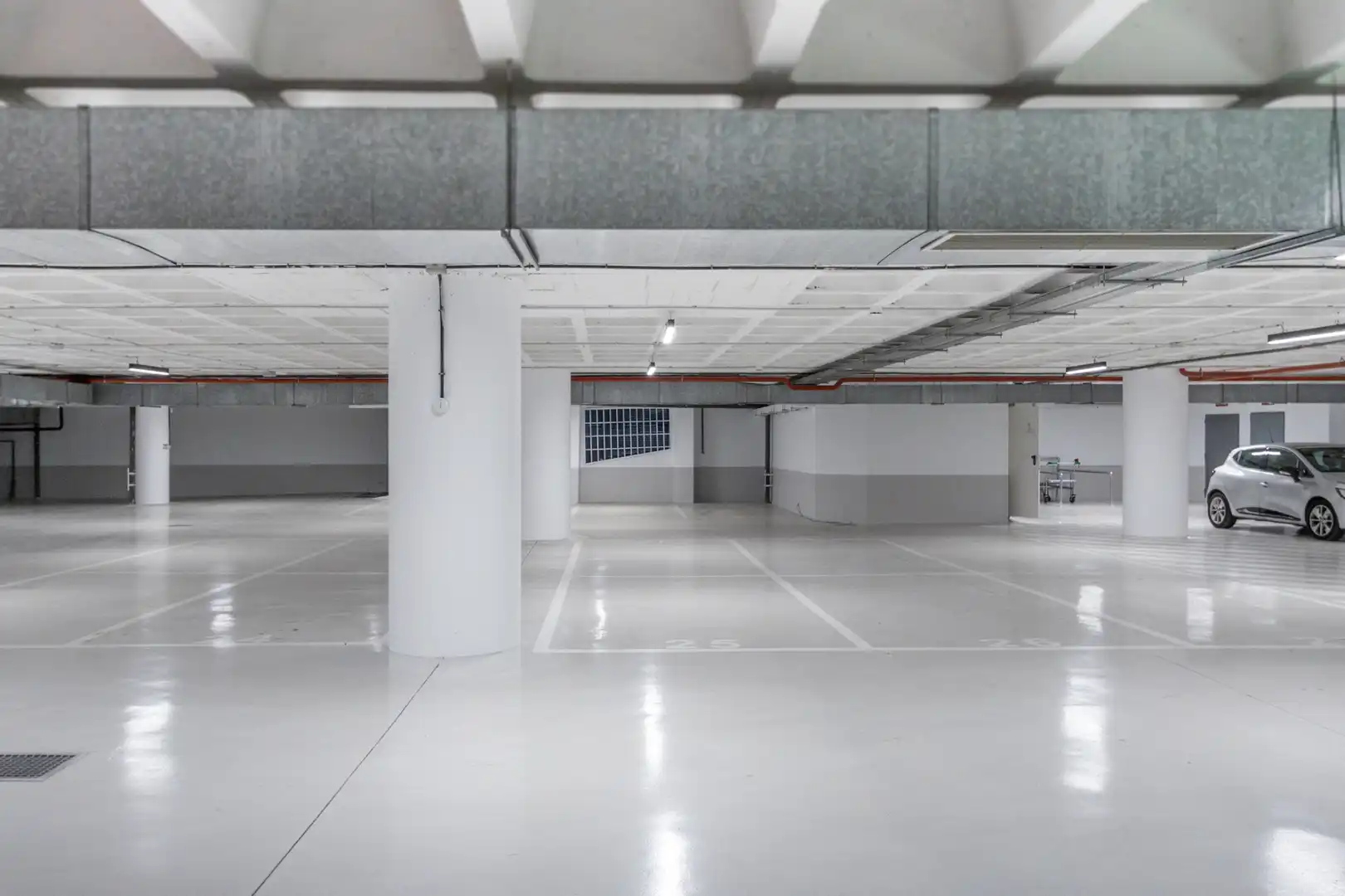 Parking of Garage for rent in Madrid  with Alarm