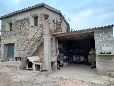Rustikales Grundstück zum Verkauf in Miravet