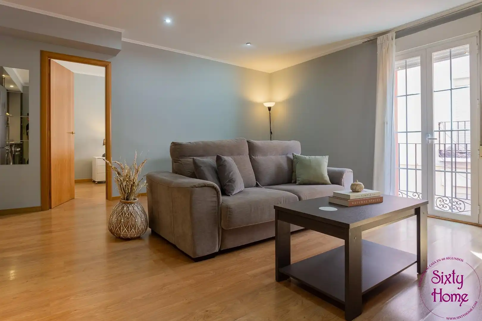 Living room of Flat for sale in Zaragoza  with Heating, Parquet flooring and Furnished