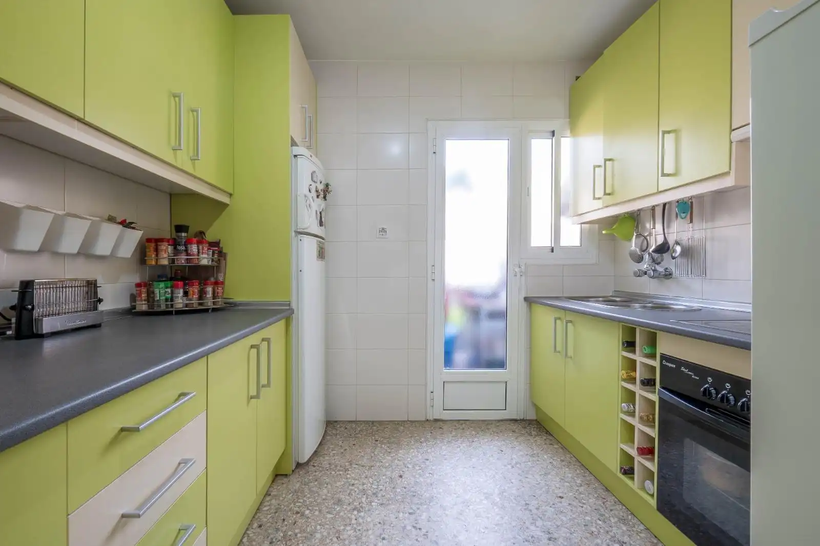 Kitchen of Flat for sale in Granada  with Air Conditioner, Heating and Terrace