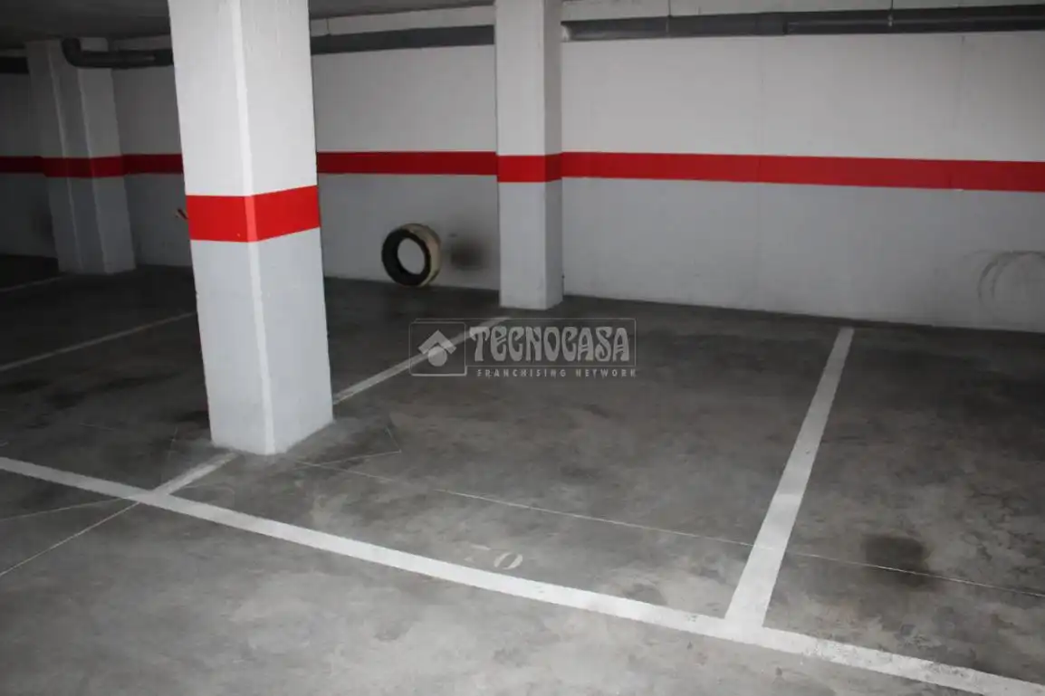 Parking de Piso en venta en Azuqueca de Henares con Aire acondicionado, Calefacción y Piscina comunitaria