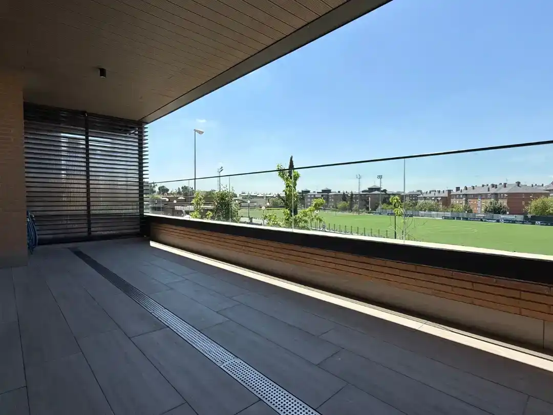 Terrassa de Pis en venda en Majadahonda amb Aire condicionat, Piscina i Balcó