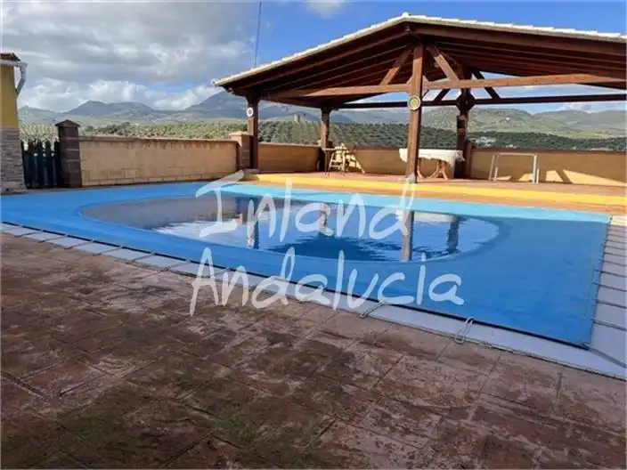 Casa rústica en venda a Castillo de Locubín