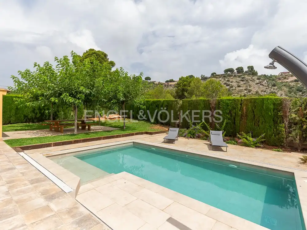 Piscina de Casa o chalet de alquiler en Torrent con Aire acondicionado, Calefacción y Jardín privado