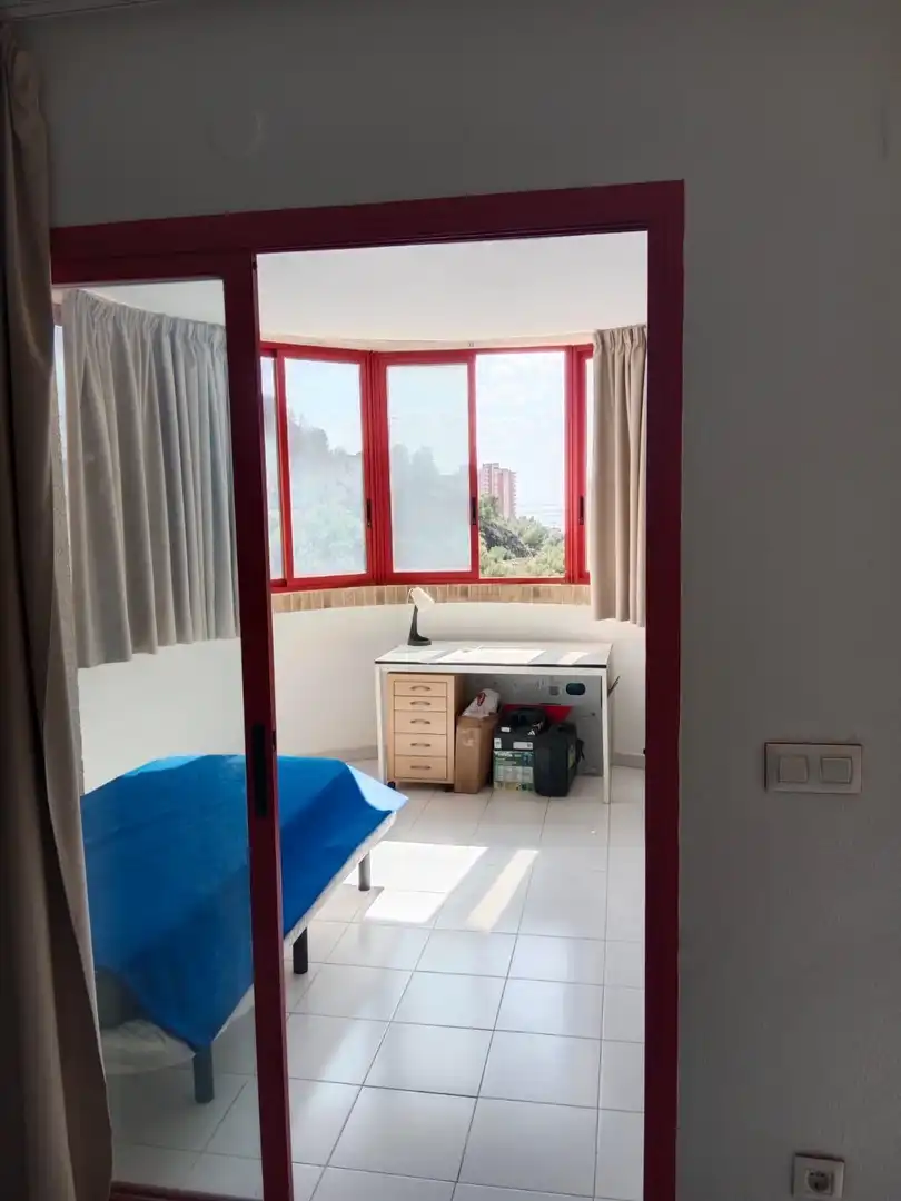 Dormitori de Apartament en venda en Benidorm amb Aire condicionat, Jardí privat i Terrassa