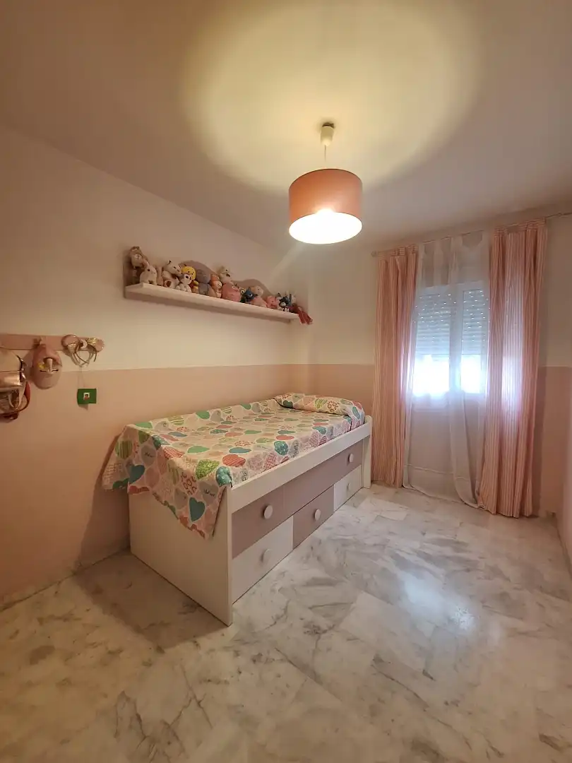 Dormitori de Casa adosada en venda en Écija amb Aire condicionat i Traster