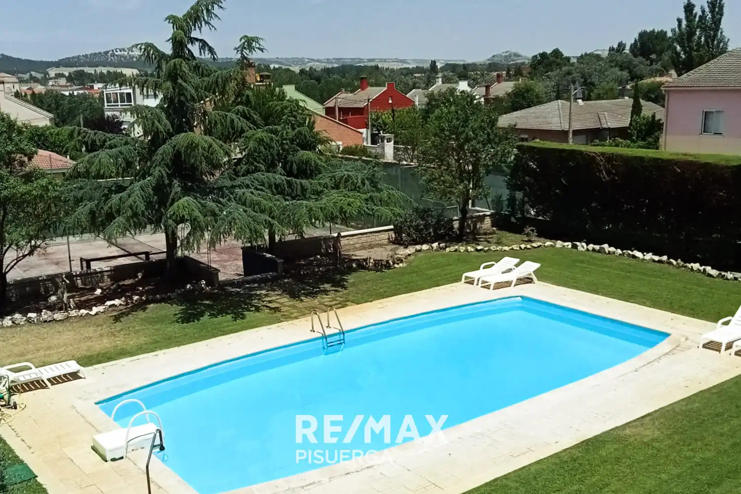 Piscina de Casa o xalet en venda en Tudela de Duero amb Calefacció, Jardí privat i Terrassa