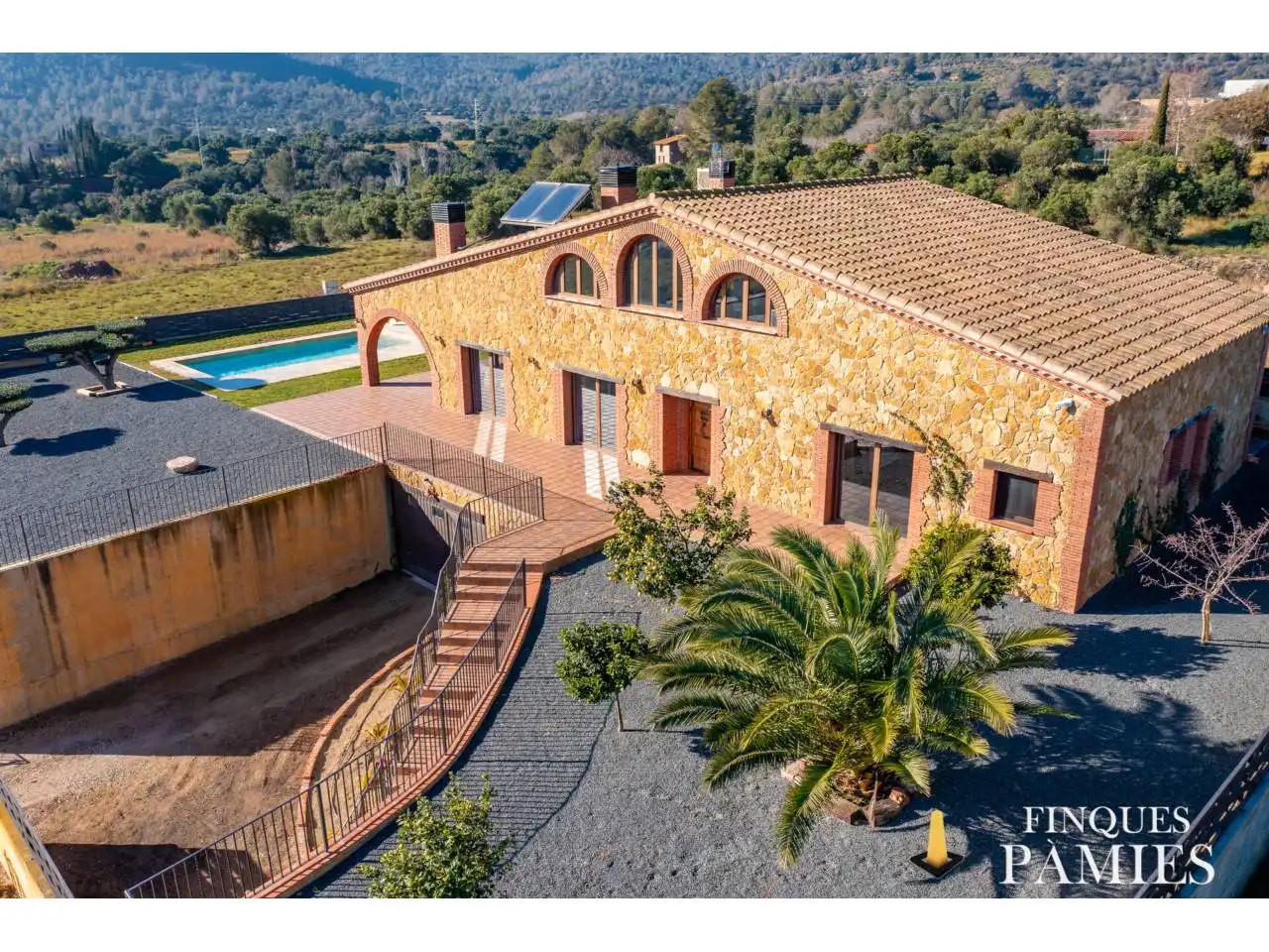 Vista exterior de Casa o xalet en venda en Vilanova d'Escornalbou amb Aire condicionat, Calefacció i Jardí privat