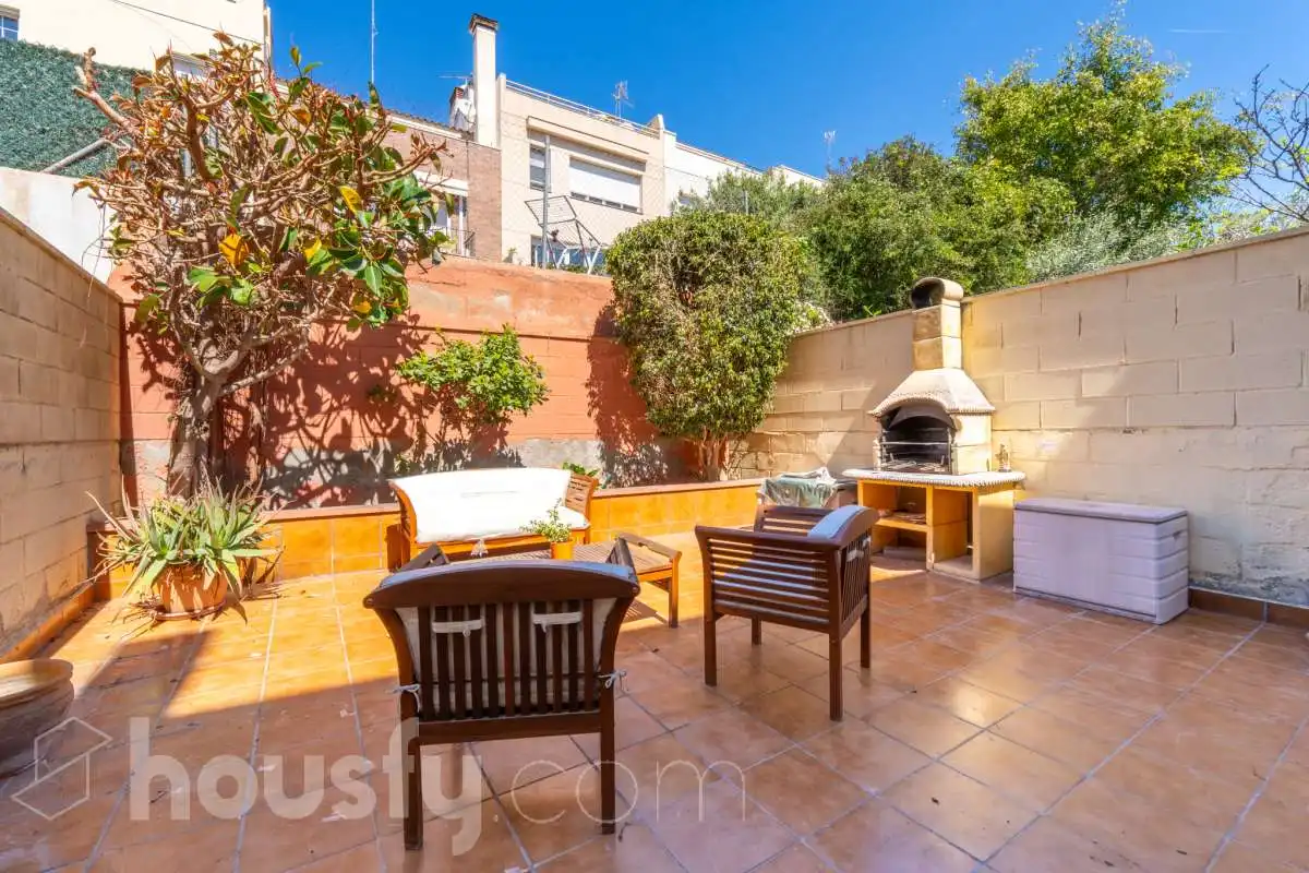 Terrace of Houses for sale in Vilanova i la Geltrú  with Air Conditioner, Heating and Private garden