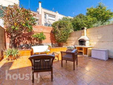 Casa con balcón en venta en AV CUBELLES .