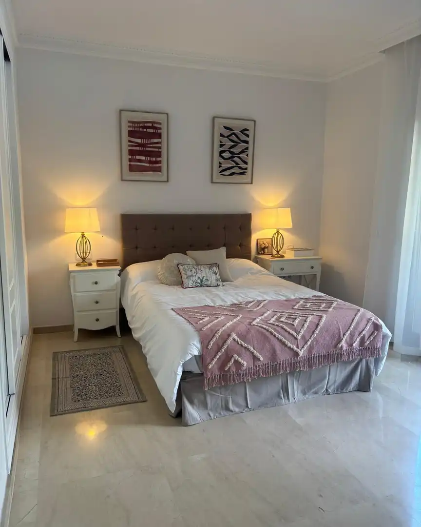Dormitori de Apartament de lloguer en Marbella amb Calefacció, Jardí privat i Terrassa
