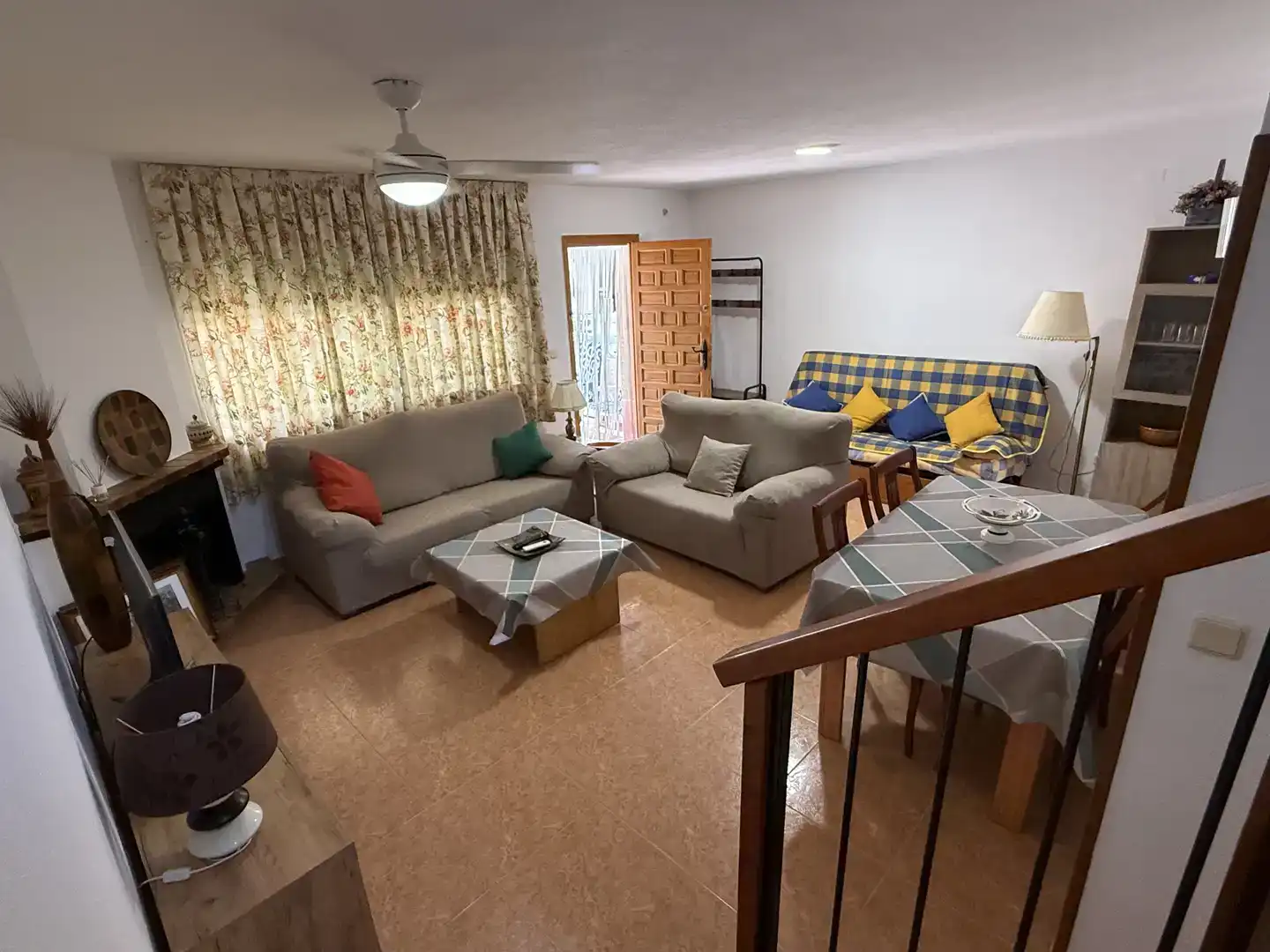 Sala d'estar de Dúplex de lloguer en La Manga del Mar Menor amb Piscina, Moblat i Balcó