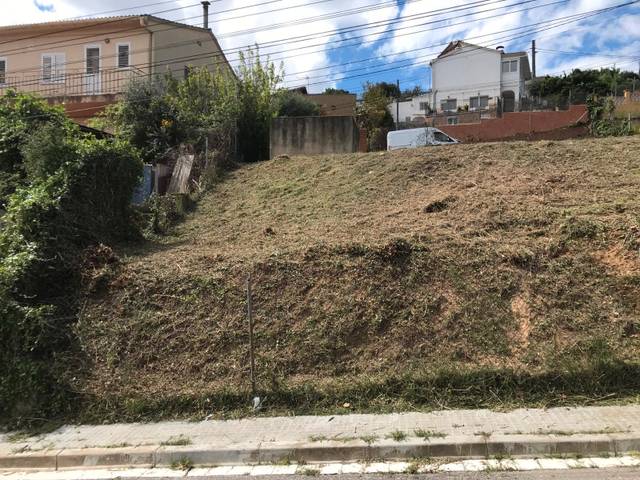 Terreno residencial en Venta en Castellnou - Can Mir - Can Solà