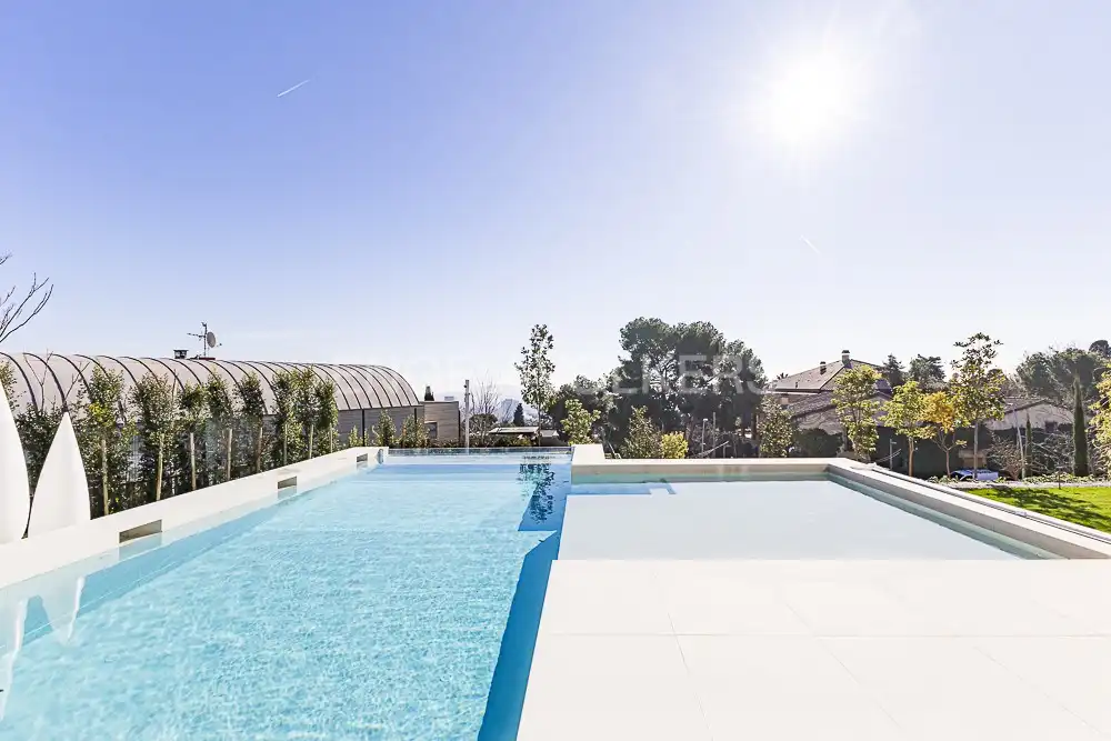Piscina de Casa o chalet en venta en Barcelona con Aire acondicionado, Calefacción y Jardín privado