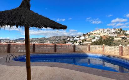 Vista exterior de Casa o xalet en venda en Rincón de la Victoria amb Terrassa i Piscina