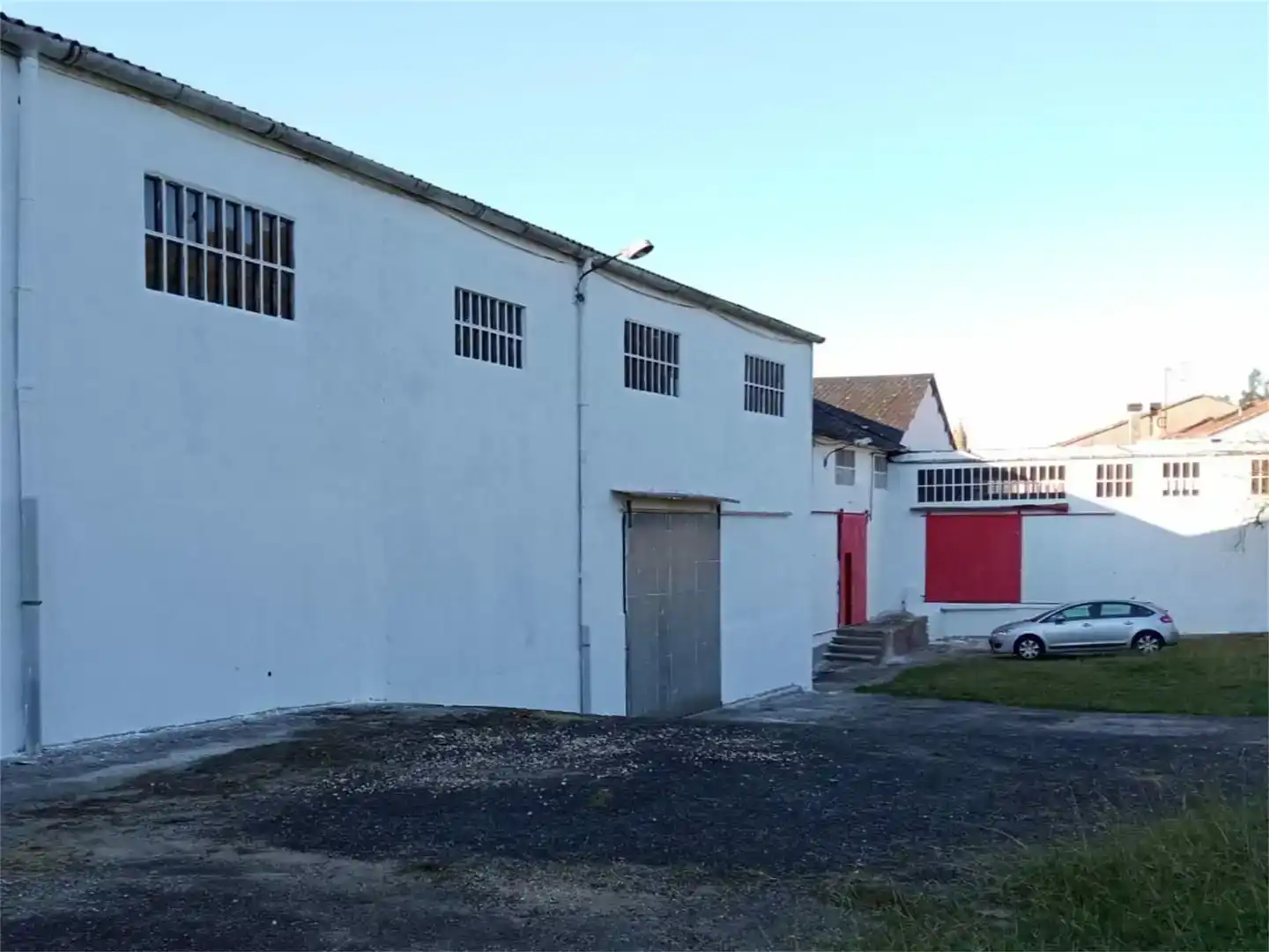 Vista exterior de Nau industrial en venda en Padrón