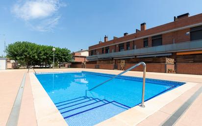 Piscina de Casa adosada en venda en Sant Fost de Campsentelles amb Terrassa i Balcó