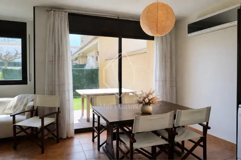 Terrasse von Einfamilien-Reihenhaus zum Verkauf in L'Escala mit Klimaanlage, Heizung und Terrasse