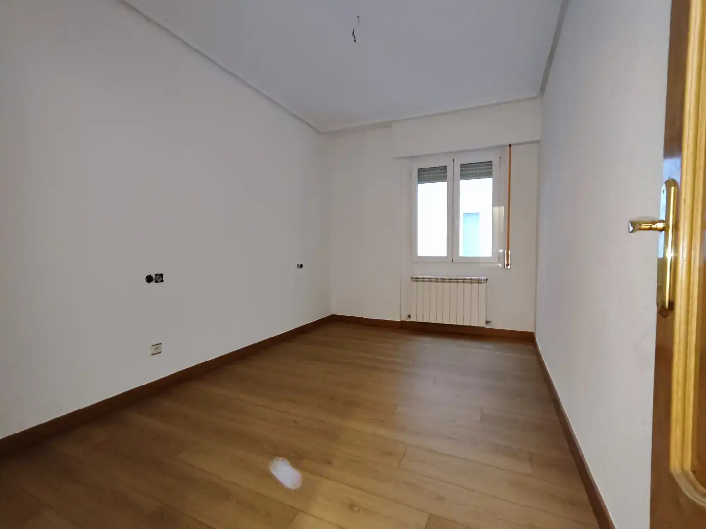 Dormitori de Pis en venda en  Logroño amb Calefacció, Parquet i Balcó