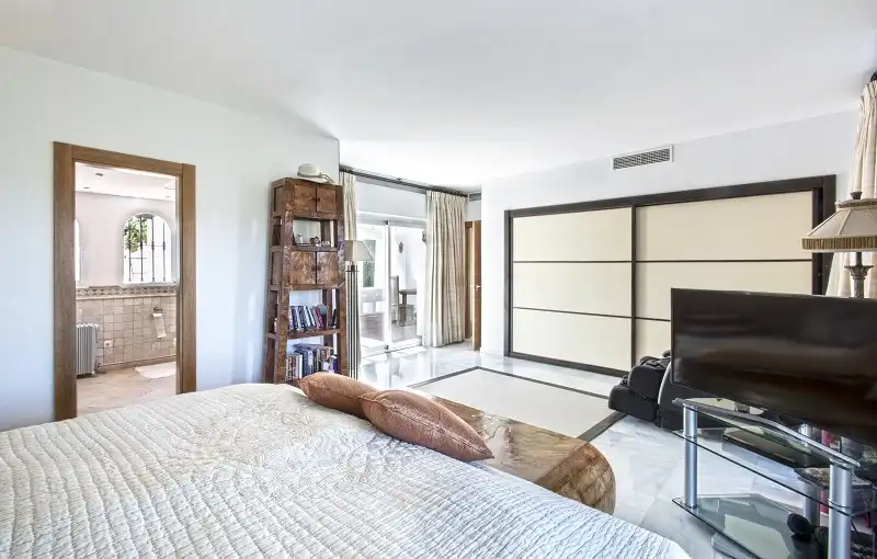 Detached house with pool for sale in Nueva Andalucía, imagen 28