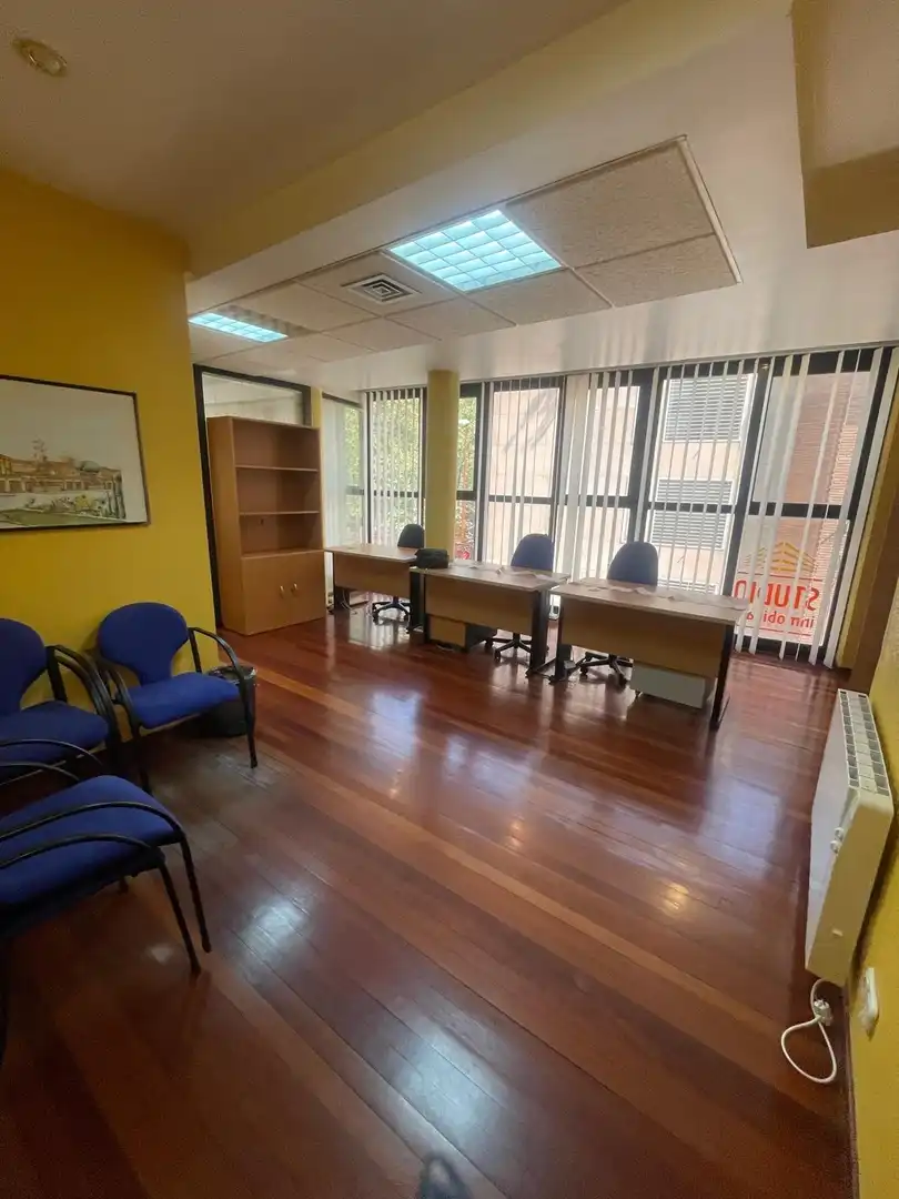 Office for sale in Valladolid  with Air Conditioner