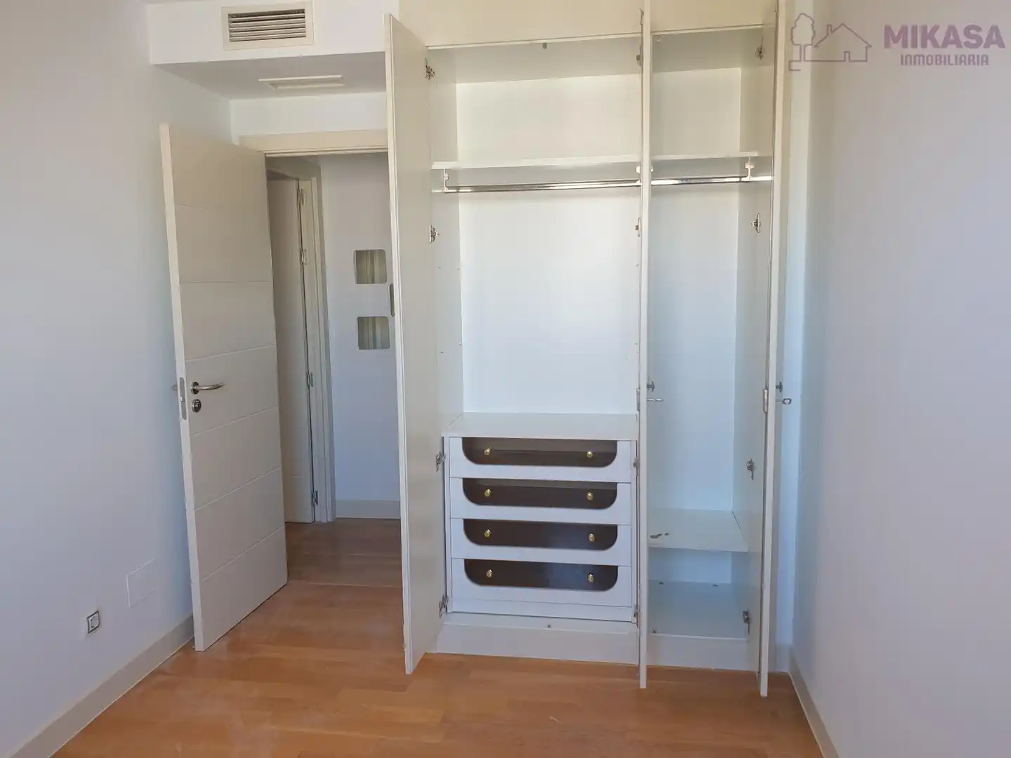 Bedroom of Flat for rent in Madrid  with Air Conditioner, Heating and Community pool
